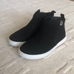 Brand new Dolce Vita Zorrie bootie sneaker 12